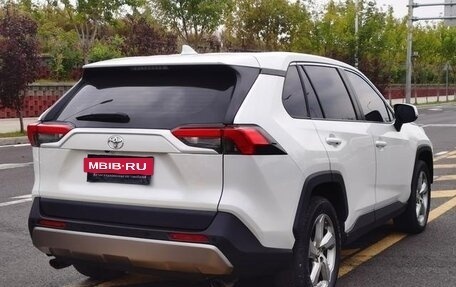 Toyota RAV4, 2022 год, 2 100 000 рублей, 5 фотография