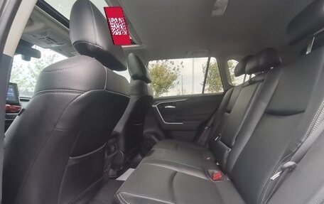 Toyota RAV4, 2022 год, 2 100 000 рублей, 15 фотография