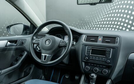 Volkswagen Jetta VI, 2013 год, 880 000 рублей, 13 фотография