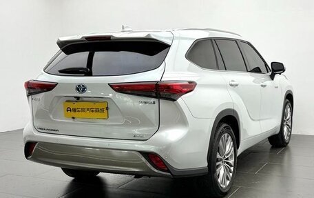 Toyota Highlander, 2022 год, 3 150 000 рублей, 5 фотография