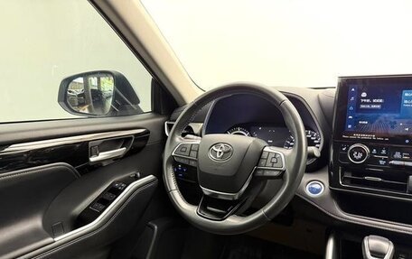 Toyota Highlander, 2022 год, 3 150 000 рублей, 10 фотография