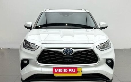 Toyota Highlander, 2022 год, 3 150 000 рублей, 2 фотография