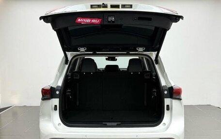 Toyota Highlander, 2022 год, 3 150 000 рублей, 14 фотография