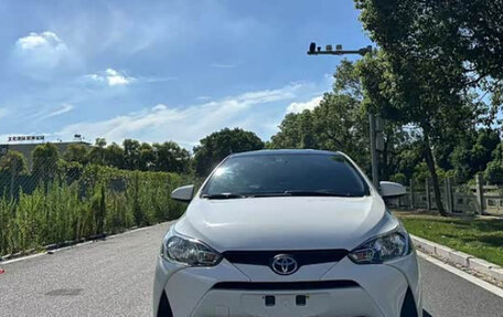 Toyota Yaris, 2022 год, 1 020 000 рублей, 3 фотография