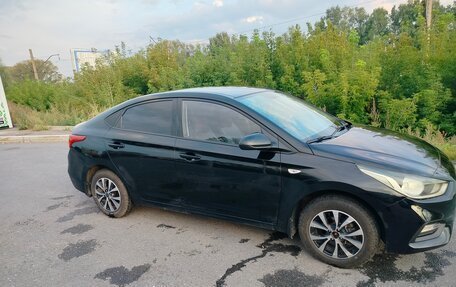 Hyundai Solaris II рестайлинг, 2019 год, 900 000 рублей, 1 фотография