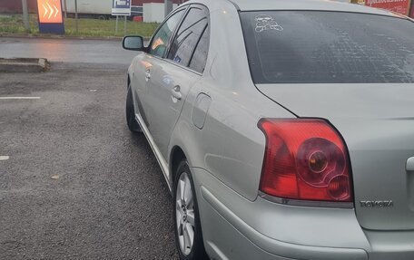 Toyota Avensis III рестайлинг, 2005 год, 870 000 рублей, 2 фотография