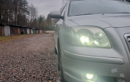 Toyota Avensis III рестайлинг, 2005 год, 870 000 рублей, 23 фотография