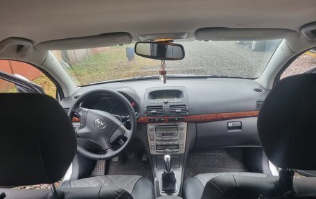 Toyota Avensis III рестайлинг, 2005 год, 870 000 рублей, 21 фотография