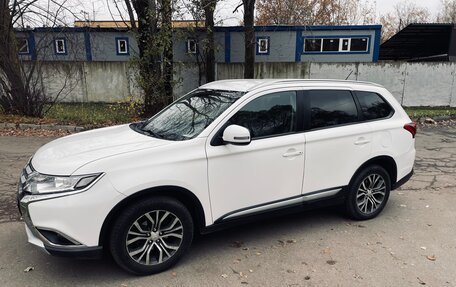 Mitsubishi Outlander III рестайлинг 3, 2015 год, 1 400 000 рублей, 7 фотография