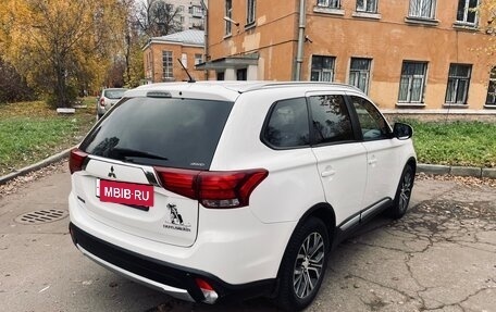 Mitsubishi Outlander III рестайлинг 3, 2015 год, 1 400 000 рублей, 4 фотография