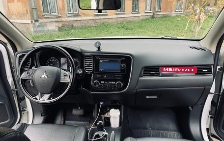 Mitsubishi Outlander III рестайлинг 3, 2015 год, 1 400 000 рублей, 10 фотография