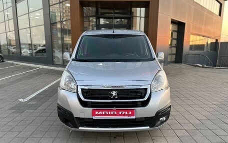 Peugeot Partner II рестайлинг 2, 2016 год, 940 000 рублей, 2 фотография