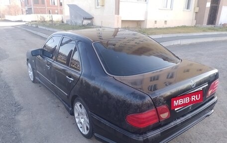 Mercedes-Benz E-Класс, 1997 год, 259 000 рублей, 3 фотография