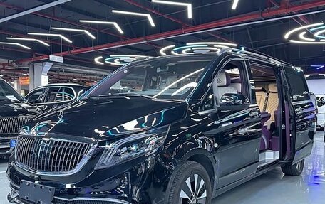 Mercedes-Benz V-Класс, 2022 год, 3 450 000 рублей, 3 фотография