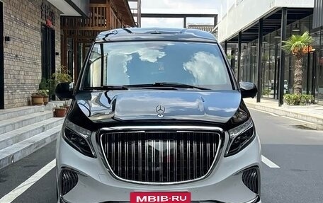 Mercedes-Benz V-Класс, 2022 год, 3 400 000 рублей, 2 фотография