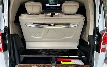 Mercedes-Benz V-Класс, 2022 год, 3 400 000 рублей, 7 фотография