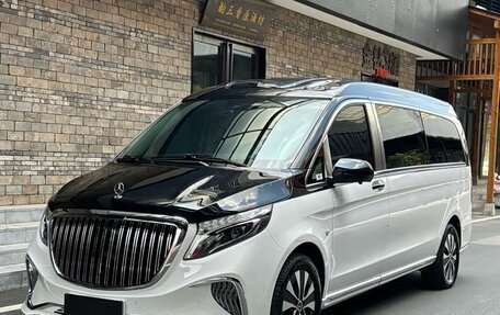 Mercedes-Benz V-Класс, 2022 год, 3 400 000 рублей, 3 фотография