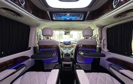 Mercedes-Benz V-Класс, 2022 год, 3 400 000 рублей, 4 фотография