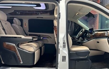 Mercedes-Benz V-Класс, 2022 год, 3 400 000 рублей, 8 фотография