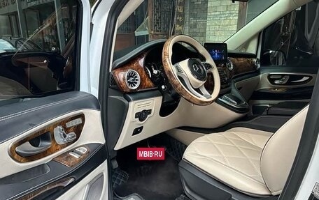 Mercedes-Benz V-Класс, 2022 год, 3 400 000 рублей, 10 фотография