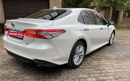 Toyota Camry, 2019 год, 2 750 000 рублей, 2 фотография
