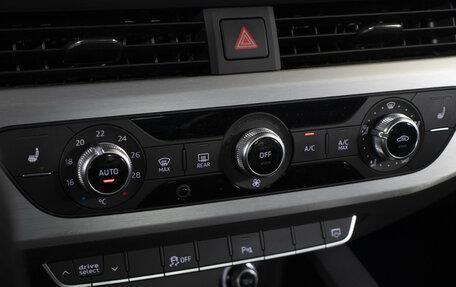 Audi A4, 2017 год, 2 980 000 рублей, 24 фотография