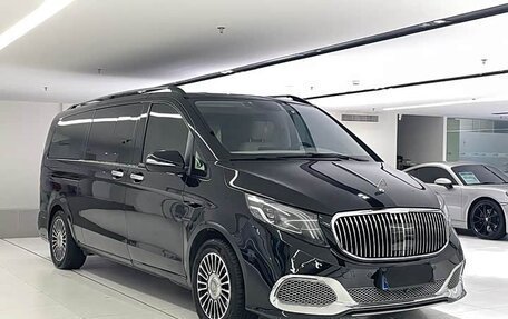 Mercedes-Benz V-Класс, 2022 год, 3 100 000 рублей, 3 фотография