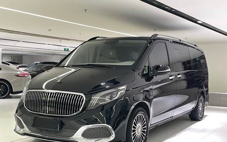 Mercedes-Benz V-Класс, 2022 год, 3 100 000 рублей, 1 фотография