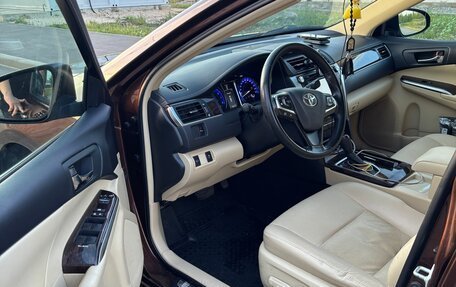 Toyota Camry, 2017 год, 2 700 000 рублей, 10 фотография