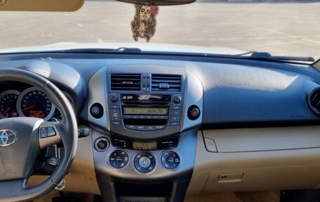 Toyota RAV4, 2011 год, 1 900 000 рублей, 6 фотография