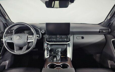 Toyota Land Cruiser, 2023 год, 10 000 000 рублей, 13 фотография