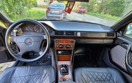 Mercedes-Benz E-Класс, 1995 год, 250 000 рублей, 5 фотография