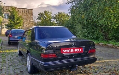 Mercedes-Benz E-Класс, 1995 год, 250 000 рублей, 3 фотография