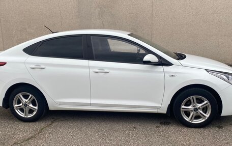 Hyundai Solaris II рестайлинг, 2018 год, 1 370 000 рублей, 3 фотография