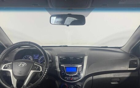 Hyundai Solaris II рестайлинг, 2011 год, 450 000 рублей, 17 фотография