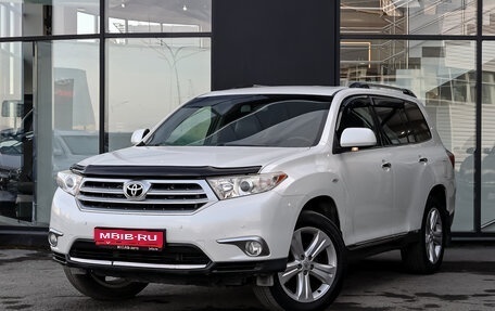 Toyota Highlander III, 2013 год, 2 360 000 рублей, 1 фотография