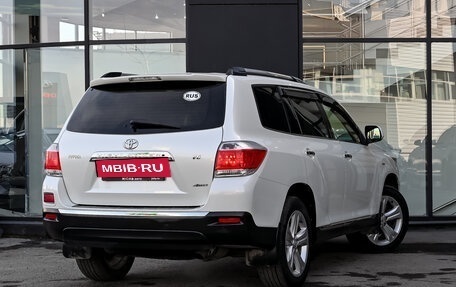 Toyota Highlander III, 2013 год, 2 360 000 рублей, 4 фотография