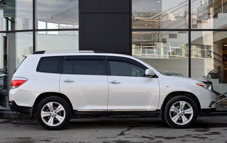 Toyota Highlander III, 2013 год, 2 360 000 рублей, 9 фотография