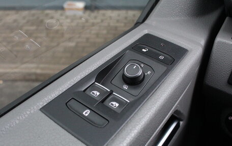 Volkswagen Caravelle T6 рестайлинг, 2020 год, 4 250 000 рублей, 5 фотография