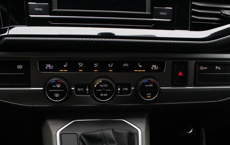 Volkswagen Caravelle T6 рестайлинг, 2020 год, 4 250 000 рублей, 18 фотография