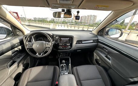 Mitsubishi Outlander III рестайлинг 3, 2019 год, 2 400 000 рублей, 6 фотография