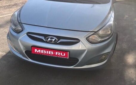 Hyundai Solaris II рестайлинг, 2012 год, 620 000 рублей, 1 фотография