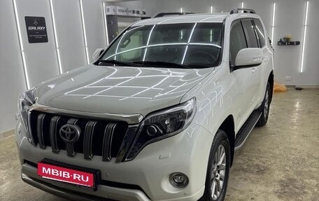 Toyota Land Cruiser Prado 150 рестайлинг 2, 2017 год, 3 750 000 рублей, 4 фотография