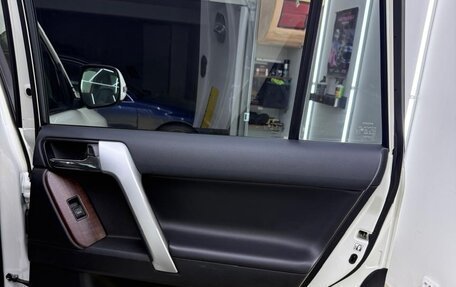 Toyota Land Cruiser Prado 150 рестайлинг 2, 2017 год, 3 750 000 рублей, 14 фотография