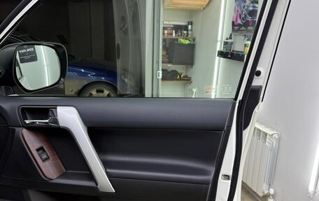 Toyota Land Cruiser Prado 150 рестайлинг 2, 2017 год, 3 750 000 рублей, 13 фотография