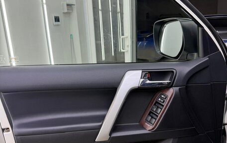 Toyota Land Cruiser Prado 150 рестайлинг 2, 2017 год, 3 750 000 рублей, 15 фотография