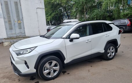 Toyota RAV4, 2021 год, 3 730 000 рублей, 1 фотография