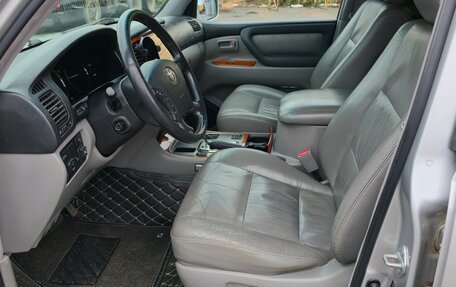 Toyota Land Cruiser 100 рестайлинг 2, 2006 год, 1 900 000 рублей, 10 фотография