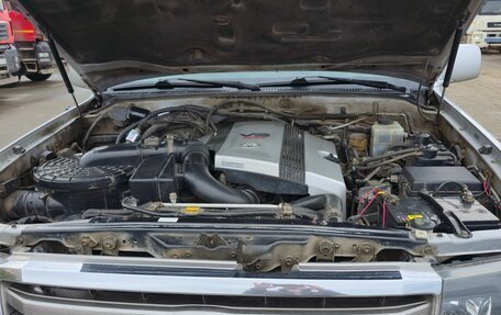 Toyota Land Cruiser 100 рестайлинг 2, 2006 год, 1 900 000 рублей, 12 фотография