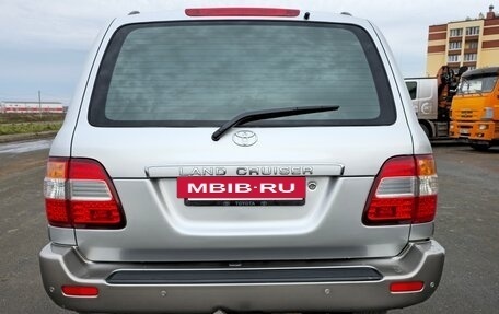 Toyota Land Cruiser 100 рестайлинг 2, 2006 год, 1 900 000 рублей, 6 фотография